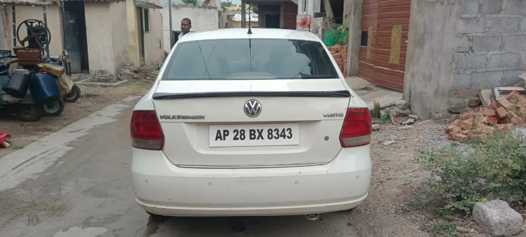 volkswagen vento (2012) - Image 4