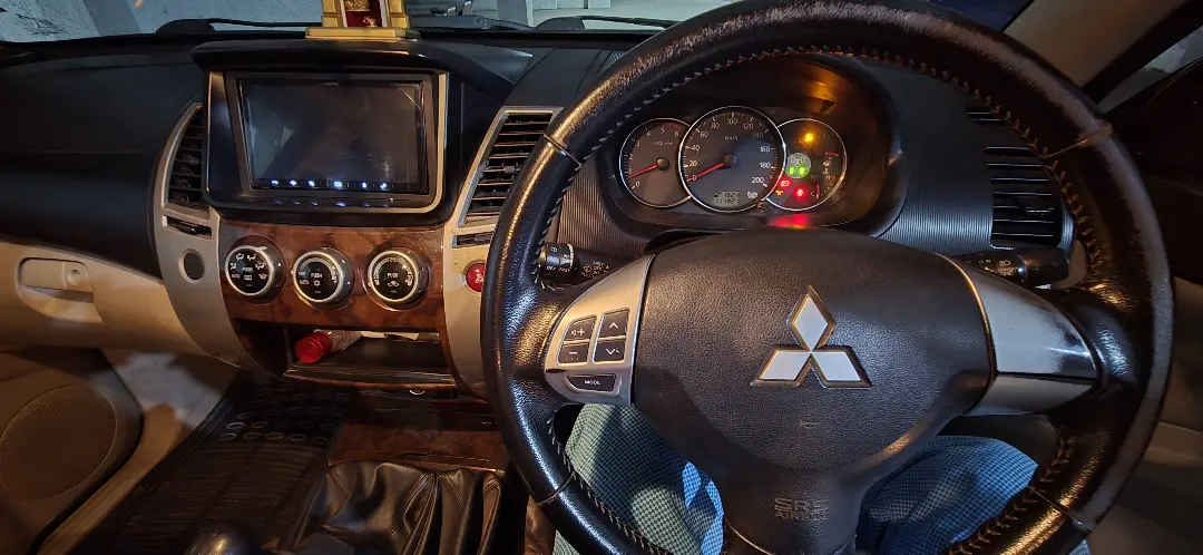 mitsubishi pajero sport (2017) - Image 2