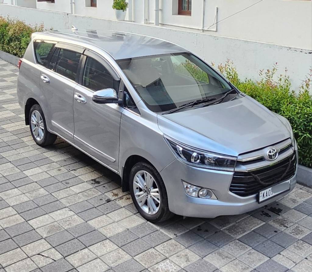 toyota innova crysta (2021) - Image 3