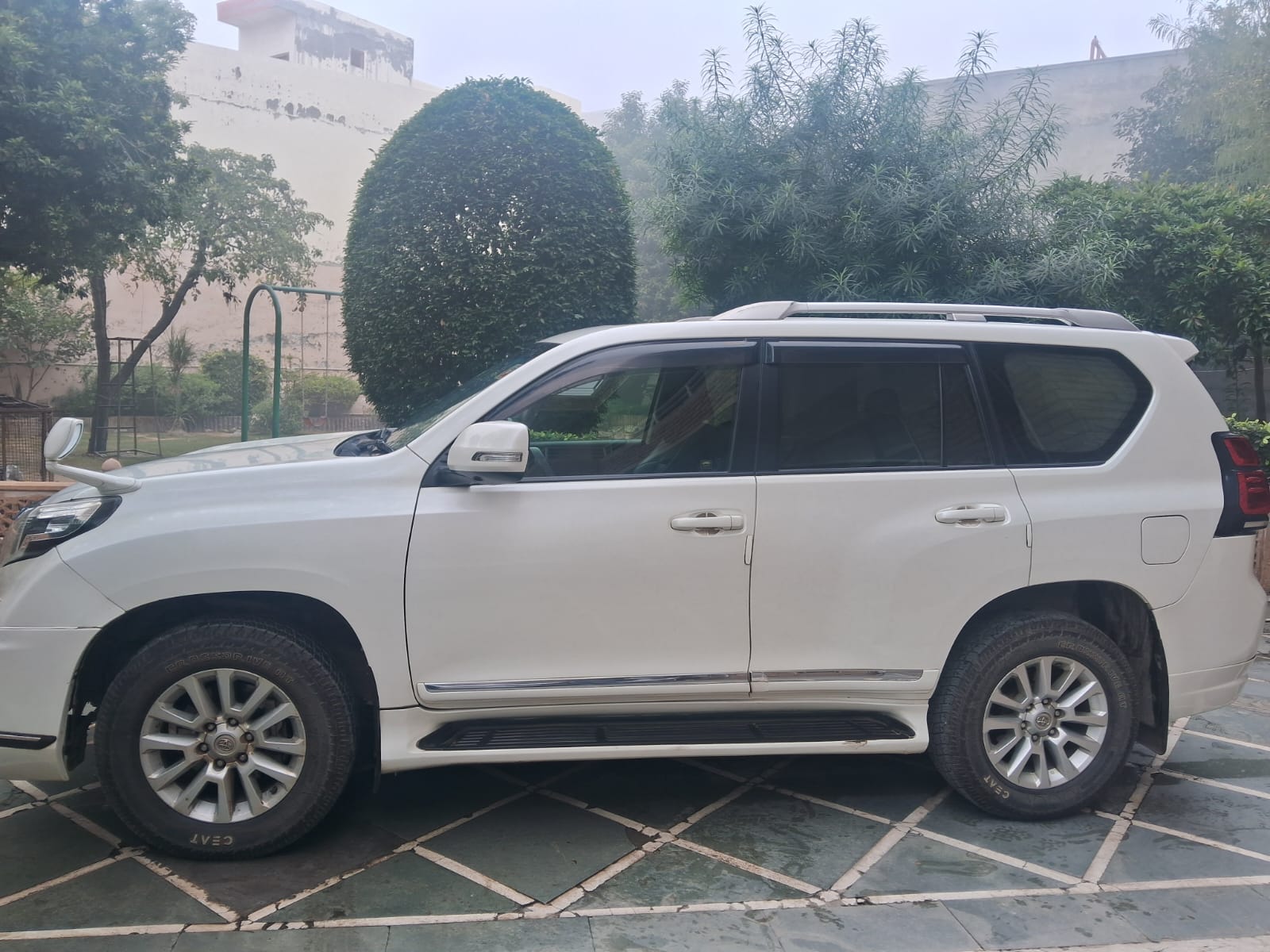 toyota prado (2015) - Image 3
