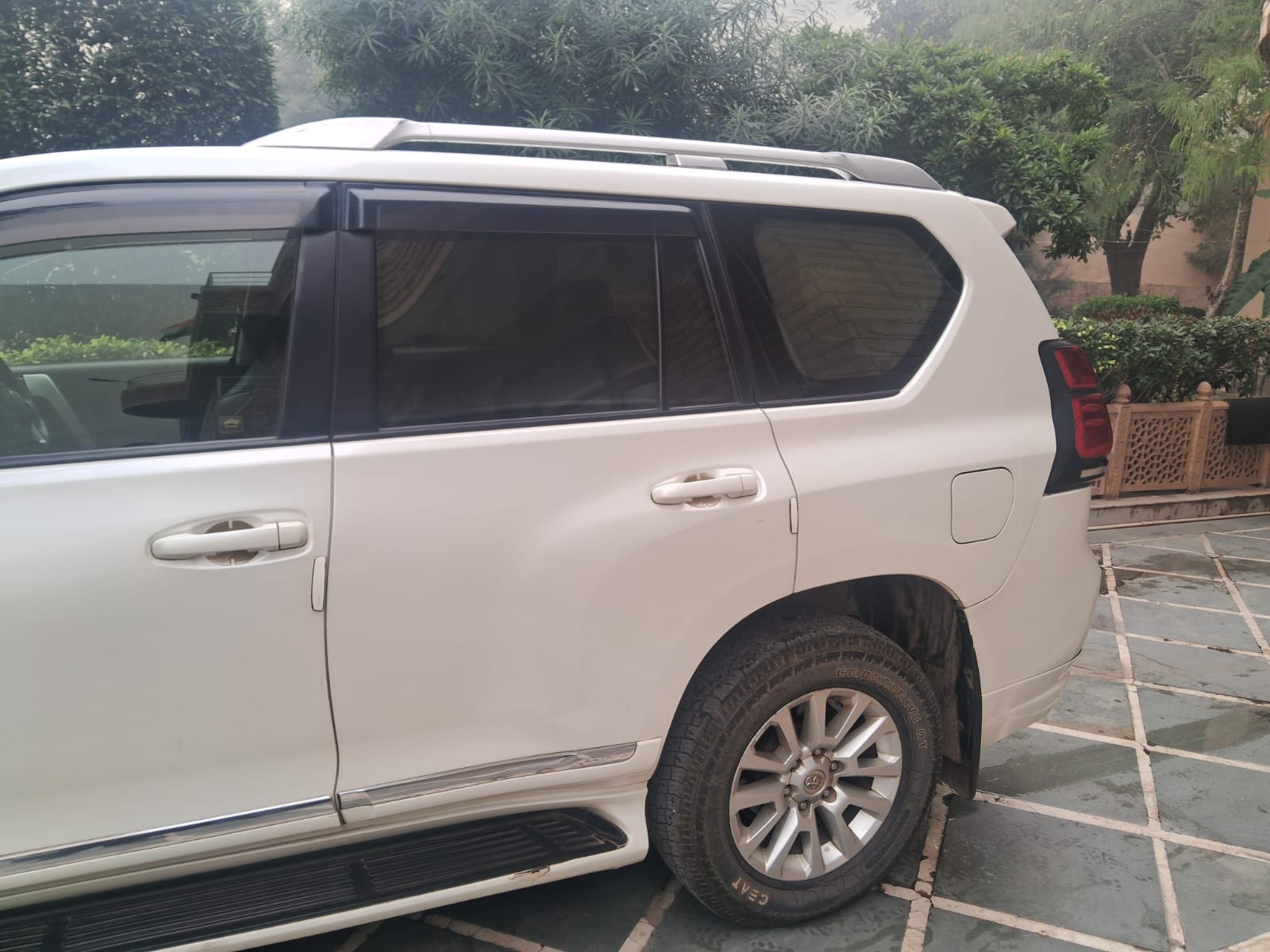 toyota prado (2015) - Image 9