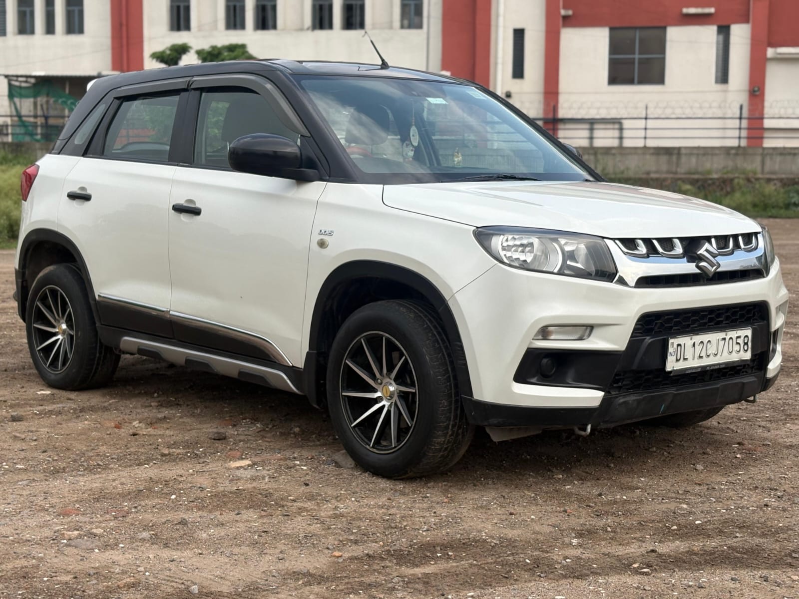 maruti suzuki brezza (2016) - Image 2