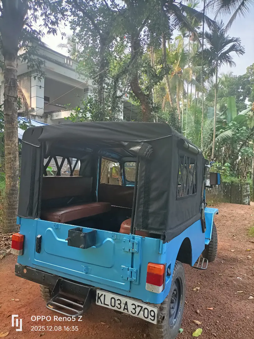 mahindra jeep (1993) - Image 9