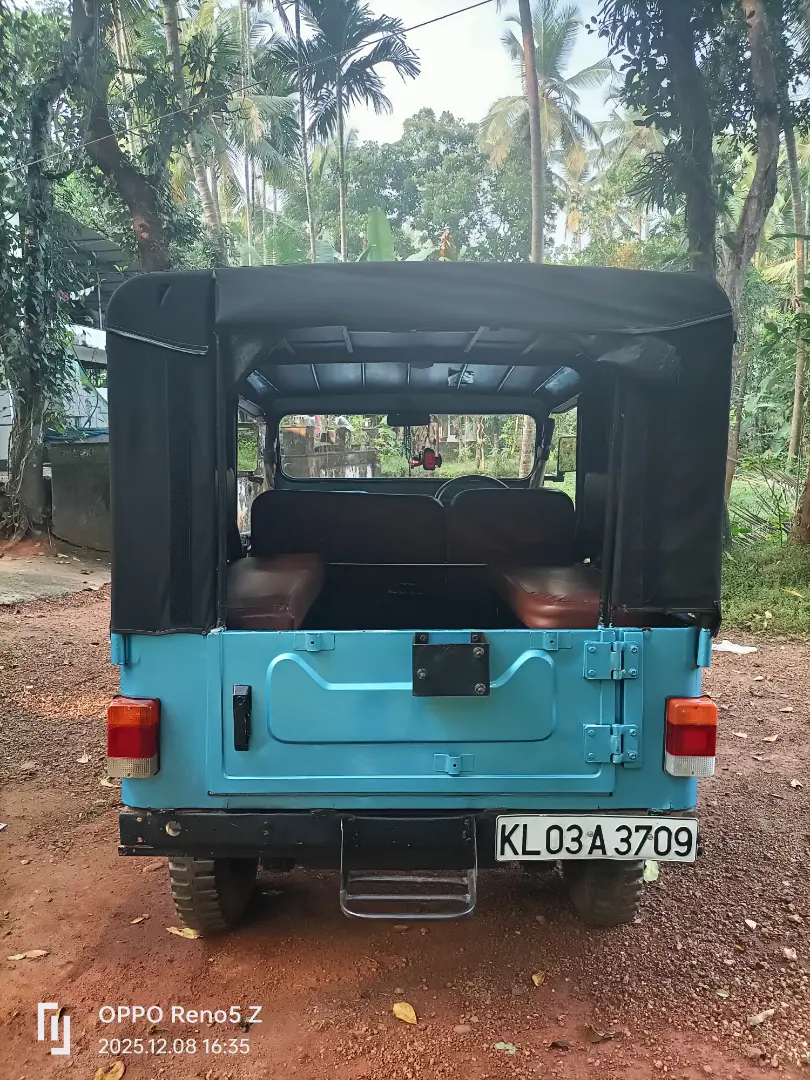 mahindra jeep (1993) - Image 10