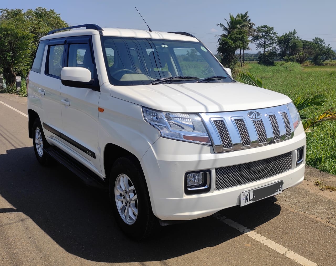 mahindra tuv 300 (2017) - Image 3