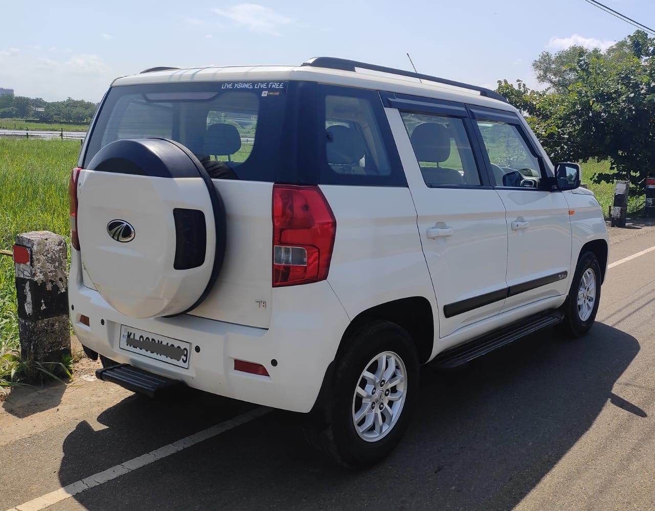 mahindra tuv 300 (2017) - Image 6