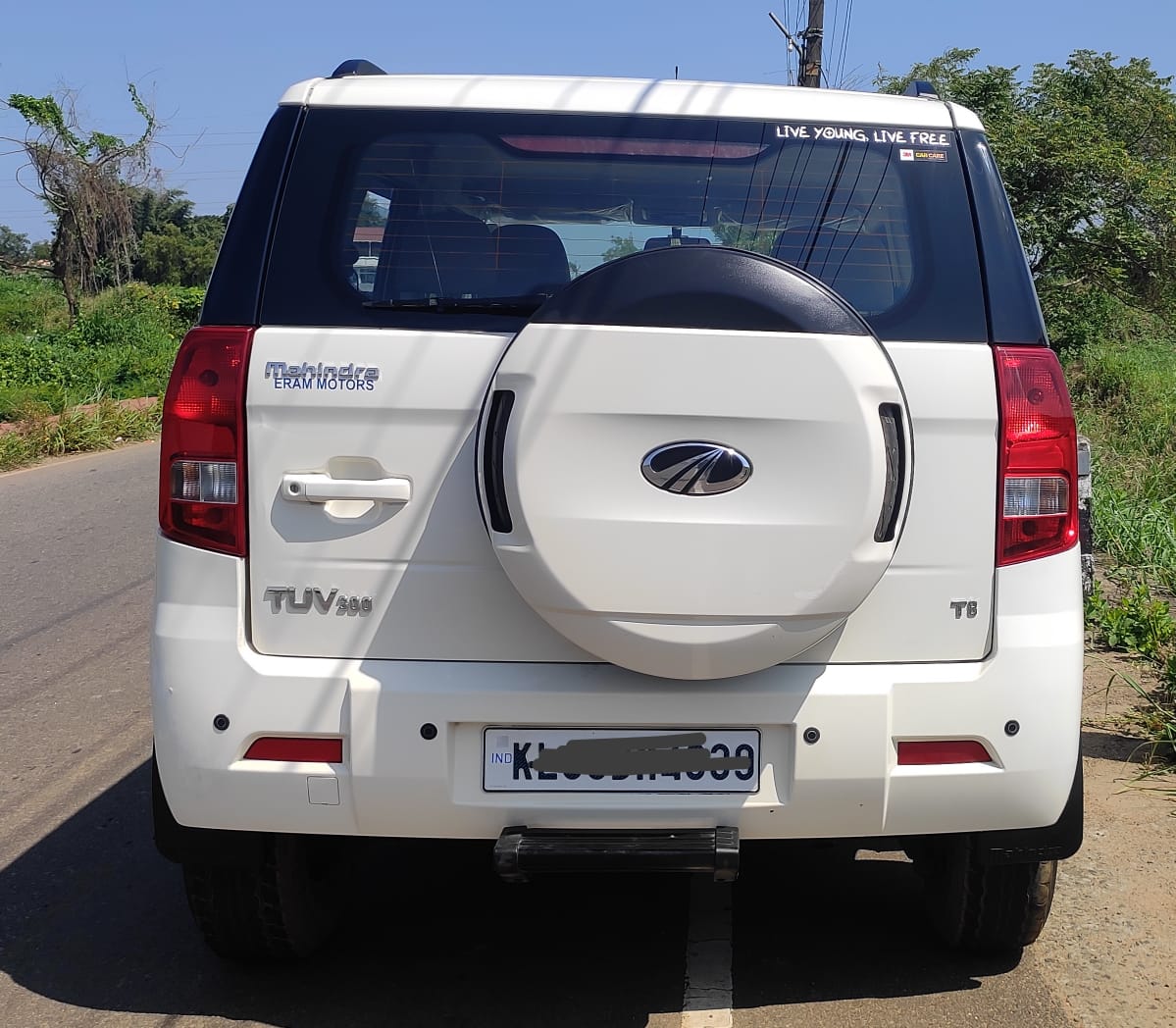 mahindra tuv 300 (2017) - Image 7