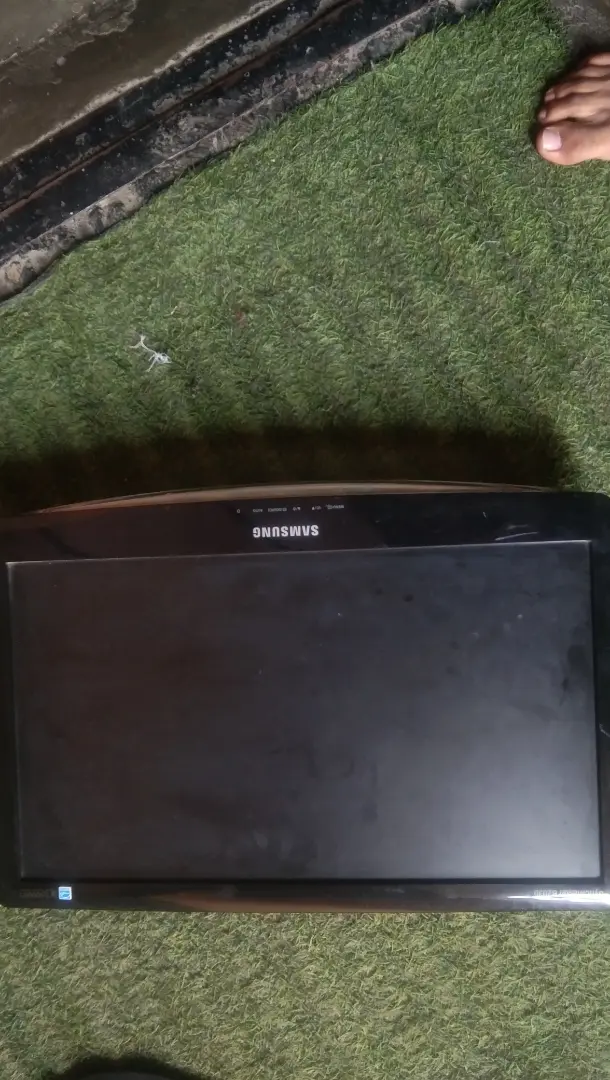 Samsung Monitor black colour - Image 4