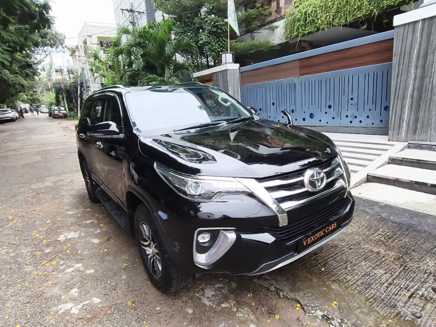 toyota fortuner (2019) - Image 2